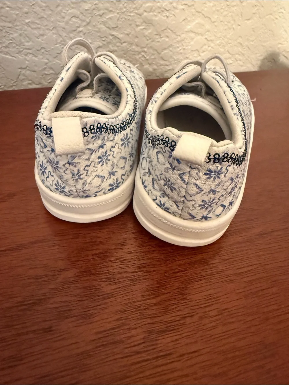 OshKosh B'gosh White and Blue Patterned Canvas Sneakers